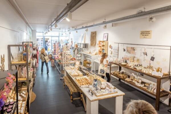 https://cdn.swanmarket.nl/spai/q_lossy%2Bret_img%2Bw_600%2Bh_400/www.swanmarket.nl/app/uploads/2025/01/Swanmarket-delft-49-600x400.jpg