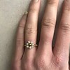 Ring van gold filled draad met bloemetje van maansteen en hematiet