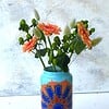 Lichtblauw rond vaasje met Arabisch motief, handbeschilderd en upcycled