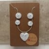 Glanzende Parelwitte Oorbellen en Ketting Set met Hartvormige Hanger