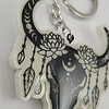 Boho koe schedel glow in the dark sleutelhanger