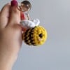 Gehaakte sleutelhanger 'Original bee'