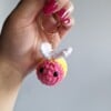 Gehaakte sleutelhanger 'Pansexual bee'