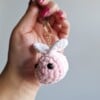Gehaakte sleutelhanger 'Pink & white'
