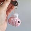 Gehaakte sleutelhanger 'Pink & white'