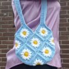 Gehaakte tas 'Baby blue daisy'