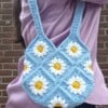 Gehaakte tas 'Baby blue daisy'