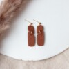 Laura Burnt Sienna | Elegante Hangende Oorbellen van Klei – Lichtgewicht en Hypoallergeen