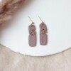Laura Mauve | Elegante Hangende Oorbellen van Klei – Lichtgewicht en Hypoallergeen