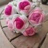 handgehaakte roze bruidsboeket