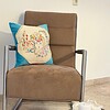 Geborduurd blauw velvet kussenhoes met borduursel
