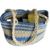 Gehaakte handtas van raffia garen in blauw en crème kleuren