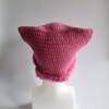 Gehaakte muts met imitatiebont 'Barbie pink'