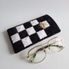 Geweven brillenkoker 'Black & white check'