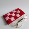 Geweven brillenkoker 'Strawberry vibes'