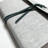 Hand gebonden boek met flexibele licht grijze omslag