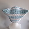 gehaakte muts 'Baby blue & white'