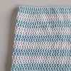 gehaakte muts 'Baby blue & white'