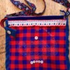 Blauw rode tas met geborduurde theepot