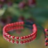 Elegante armband met rode howliet en 14 karaat geelgouden kralen