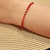 Elegante armband met rode howliet en 14 karaat geelgouden kralen 2,5 mm