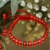 Elegante armband met rode howliet en 14 karaat geelgouden kralen 2,5 mm