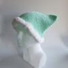 Gehaakte muts met imitatiebont 'Mint & white'