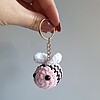 Gehaakte sleutelhanger 'Black & pink bee'