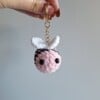 Gehaakte sleutelhanger 'Black & pink bee'