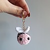 Gehaakte sleutelhanger 'Black & pink bee'