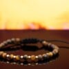 Tijgeroog armband met 14 karaat gouden kralen van 2,5 mm, voor vrouwen en mannen, maat verstelbaar 15-21 cm, ideaal als cadeau
