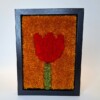 tufted portret van een rode tulp op een goud gele achtergrond Golden hour Tulip