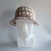 Gehaakte bucket hat 'Neutral nudes'