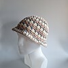 Gehaakte bucket hat 'Neutral nudes'