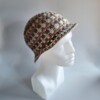 Gehaakte bucket hat 'Neutral nudes'