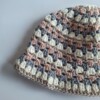 Gehaakte bucket hat 'Neutral nudes'