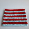 Gehaakte muts 'Baby blue & red'