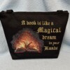 Zwarte tas met geborduurd magisch open boek
