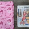 Booksleeve Lady Lorraine - Cadeau voor Boekenliefhebbers met een Klassieke Stijl