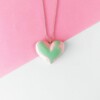 Groen met roze hart ketting