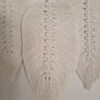Hangemaakte macrame veren aan stok