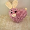 Zachte Hart Konijn, een gehaakte knuffel vol Liefde: zacht velvet