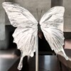 Echte papilio vlinder, opgezet en verguld met zilver - taxidermie kunstwerk onder glazen dome