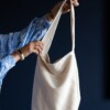 Fluwelen tas met driehoek in wol met gouddetail