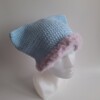 Gehaakte muts met imitatiebont 'Baby blue & lilac'