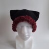 Gehaakte muts met imitatiebont 'Black & burgundy'