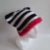 Gehaakte muts met imitatiebont 'Black, white & pink'