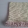 Gehaakte muts met imitatiebont 'Cream & light pink'