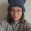 Gehaakte muts met imitatiebont 'Denim blue'