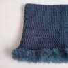 Gehaakte muts met imitatiebont 'Denim blue'